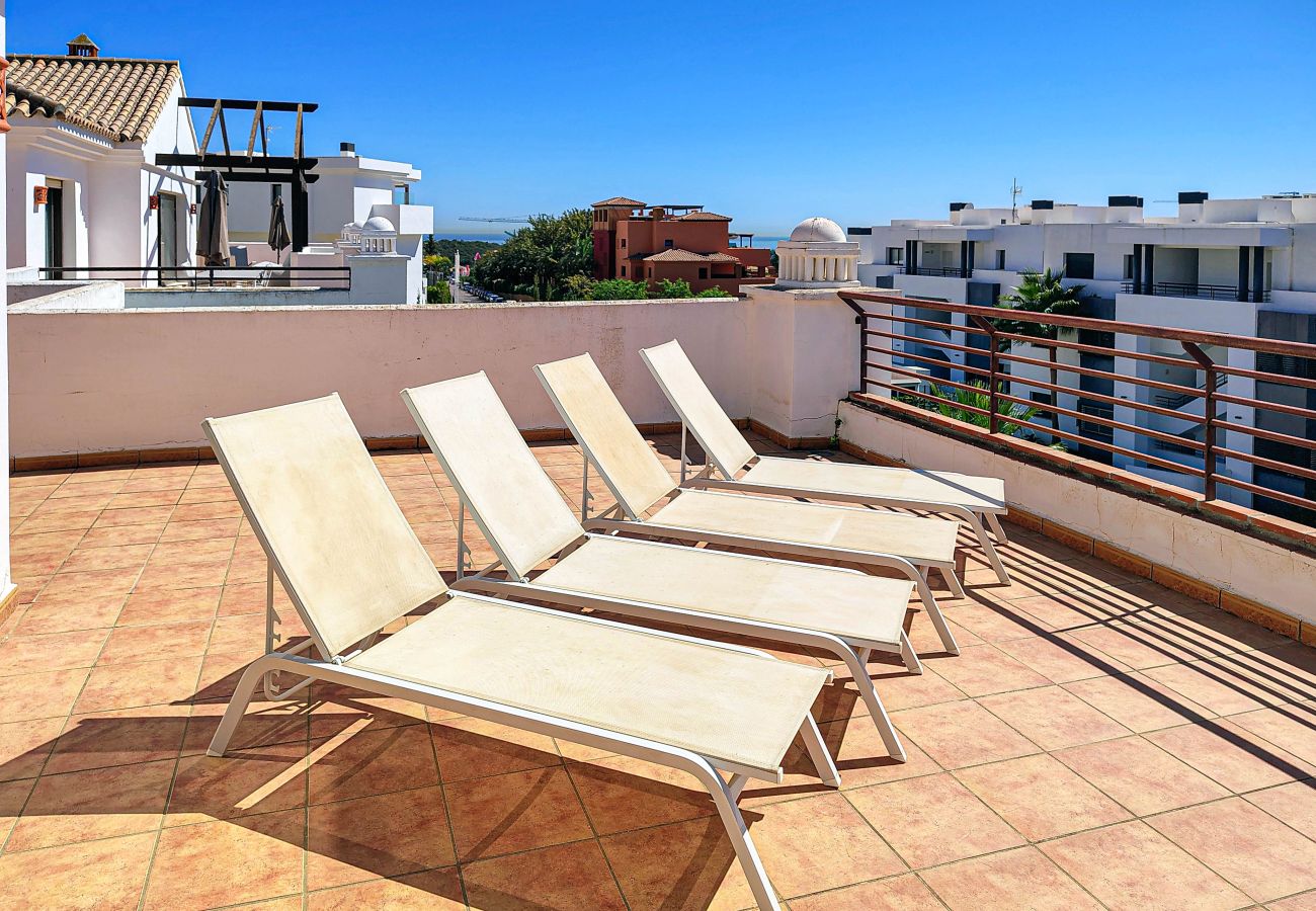 Apartment in Casares - Modern 3 bedroom penthouse in Casares Costa + BBQ 