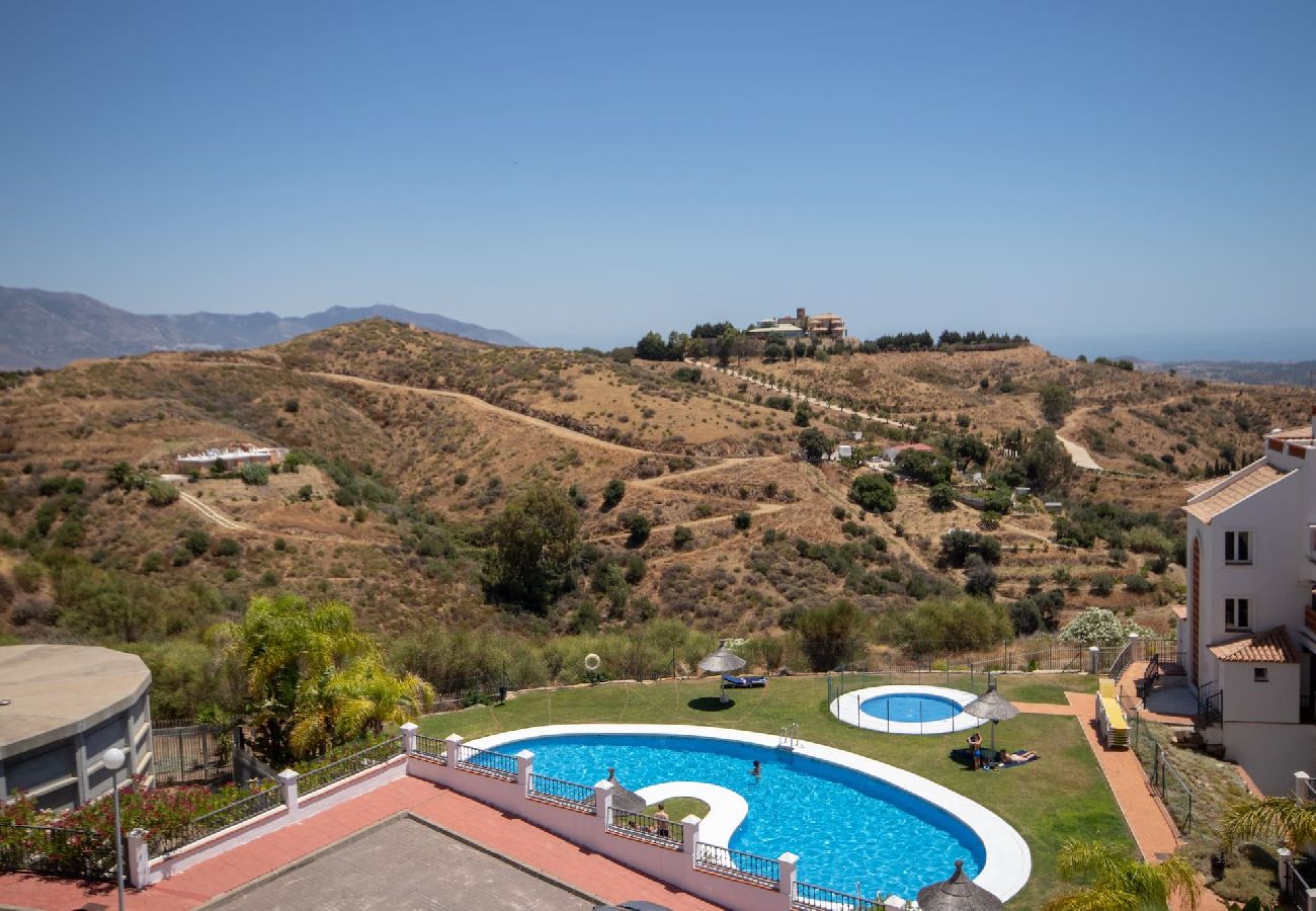 Apartment in Mijas Costa - Spacious PH with Panoramic Views 