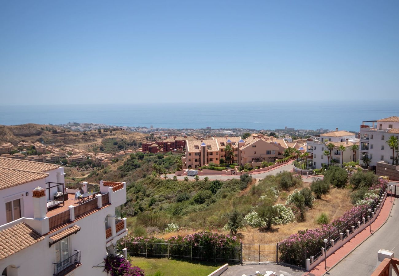 Apartment in Mijas Costa - Spacious PH with Panoramic Views 