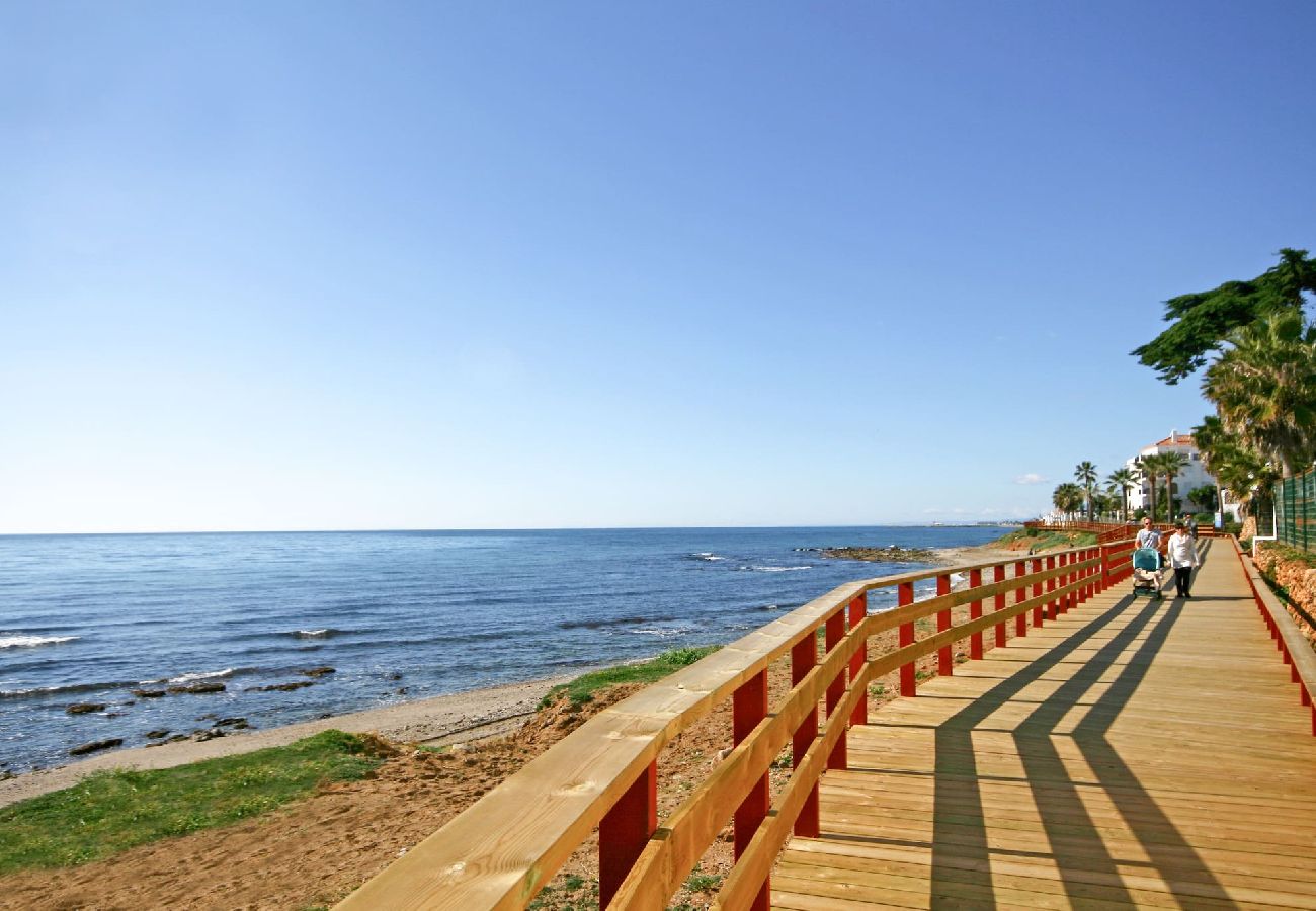 Apartment in Mijas Costa - Spacious PH with Panoramic Views 