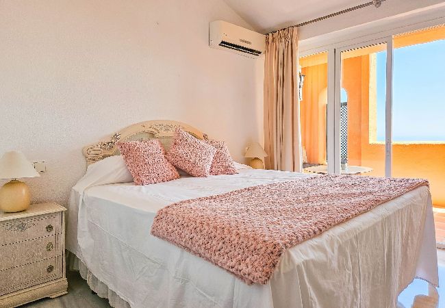 Apartment in Mijas Costa - 3 bedroom penthouse apartment in Calahonda  Apartment in Mijas Costa - 3 bedroom penthouse apartment in Calahonda