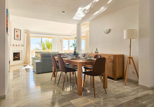Apartment in Mijas Costa - 3 bedroom penthouse apartment in Calahonda  Apartment in Mijas Costa - 3 bedroom penthouse apartment in Calahonda