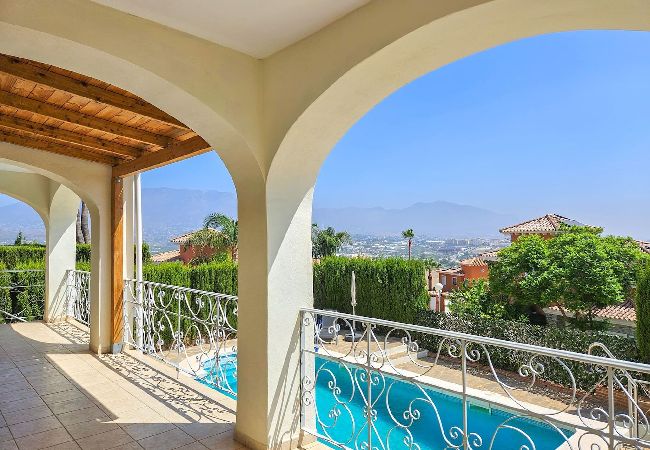 Villa in Mijas Costa - Beautiful 5 bed villa with pool  Villa in Mijas Costa - Beautiful 5 bed villa with pool