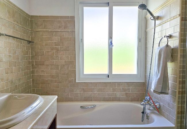 Villa in Mijas Costa - Beautiful 5 bed villa with pool  Villa in Mijas Costa - Beautiful 5 bed villa with pool