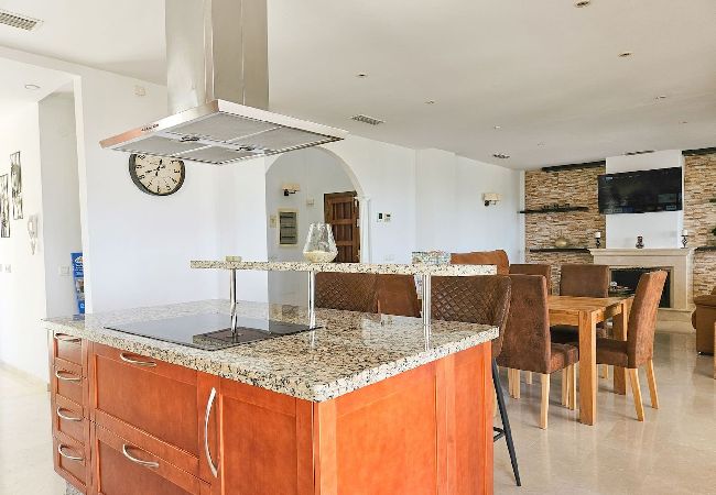 Villa in Mijas Costa - Beautiful 5 bed villa with pool  Villa in Mijas Costa - Beautiful 5 bed villa with pool
