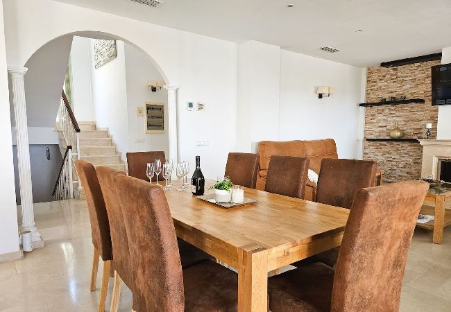 Villa in Mijas Costa - Beautiful 5 bed villa with pool  Villa in Mijas Costa - Beautiful 5 bed villa with pool
