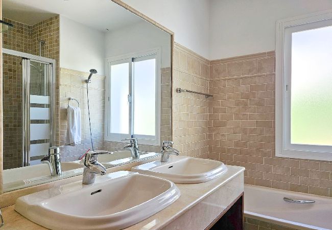 Villa in Mijas Costa - Beautiful 5 bed villa with pool  Villa in Mijas Costa - Beautiful 5 bed villa with pool