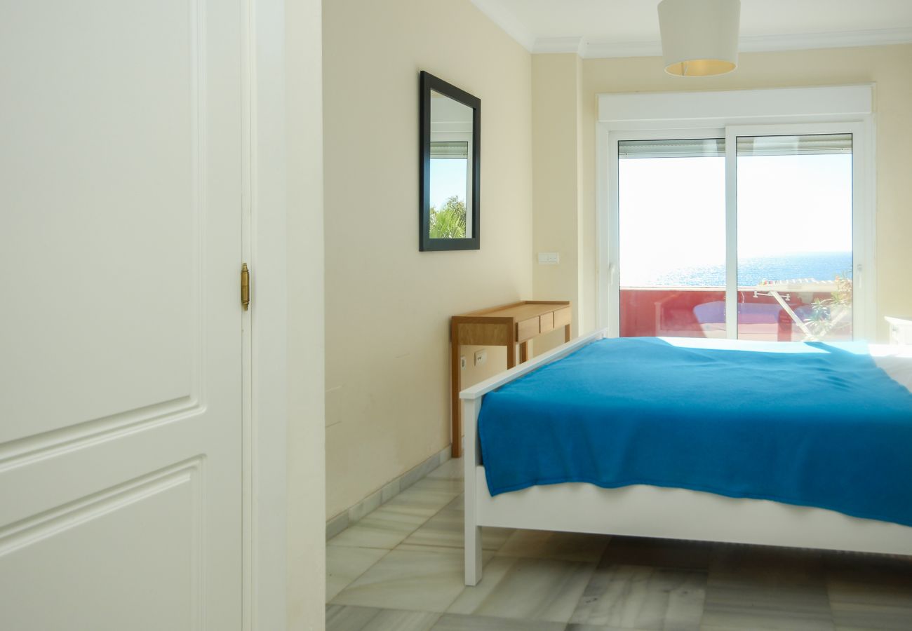 Apartment in Estepona - 2 Bedroom Penthouse Punta Plata Beach Estepona 50m from beach