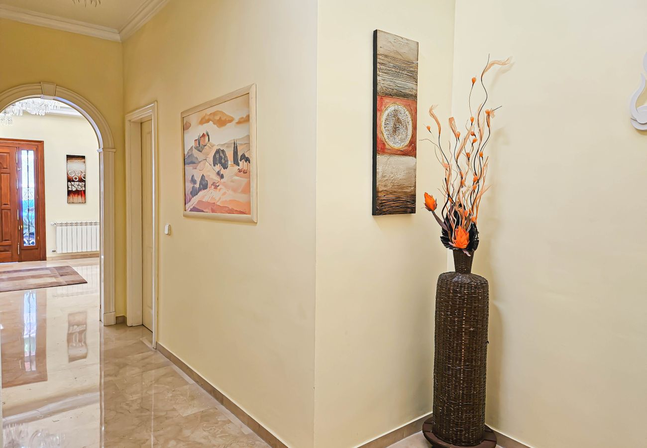 Villa in Mijas Costa - 3 Bedroom Villa with Sea Views and Private Pool