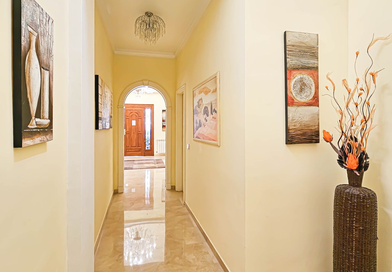 Villa in Mijas Costa - 3 Bedroom Villa with Sea Views and Private Pool