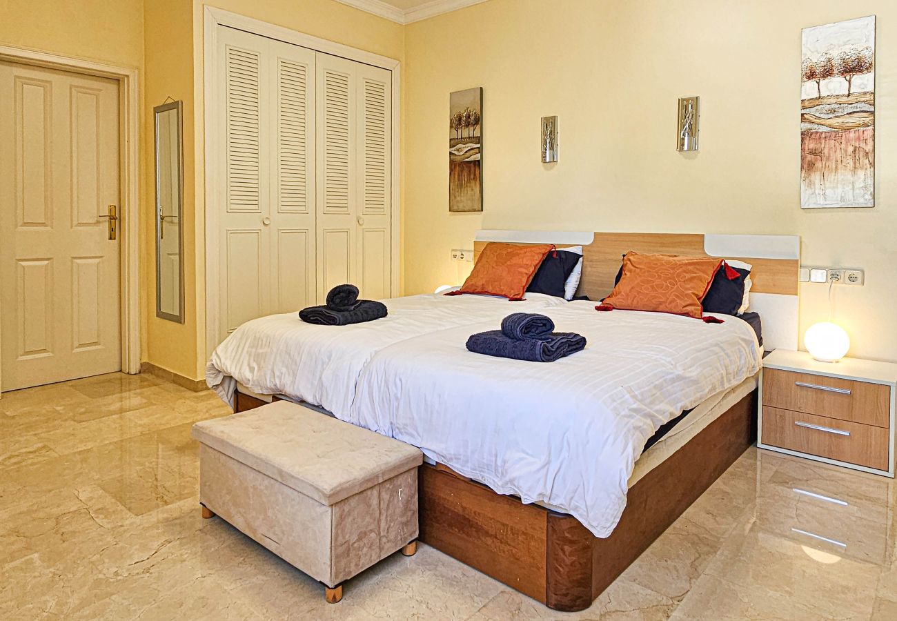 Villa in Mijas Costa - 3 Bedroom Villa with Sea Views and Private Pool