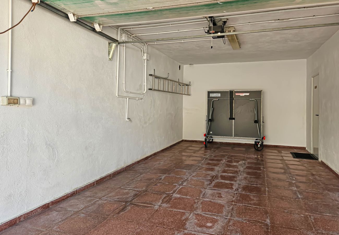 Villa in Mijas Costa - 3 Bedroom Villa with Sea Views and Private Pool