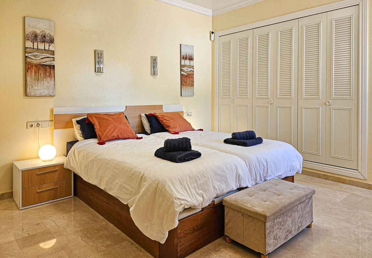 Villa in Mijas Costa - 3 Bedroom Villa with Sea Views and Private Pool