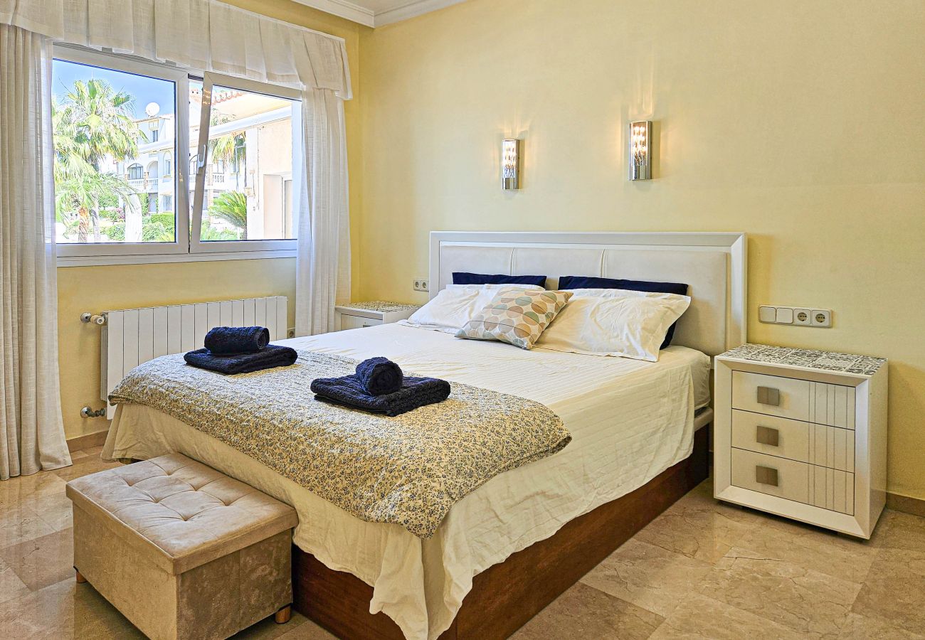 Villa in Mijas Costa - 3 Bedroom Villa with Sea Views and Private Pool