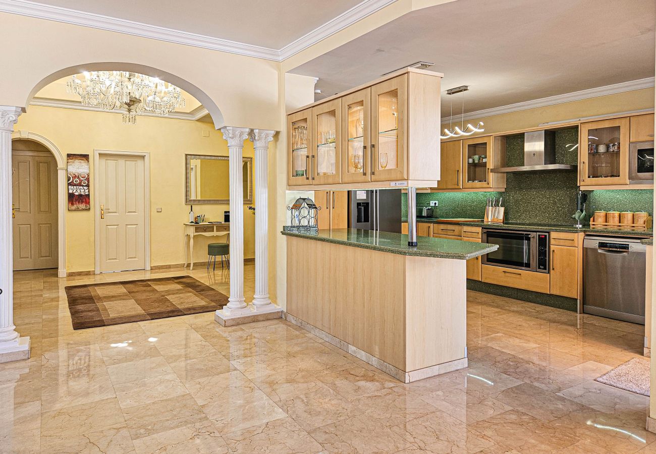 Villa in Mijas Costa - 3 Bedroom Villa with Sea Views and Private Pool