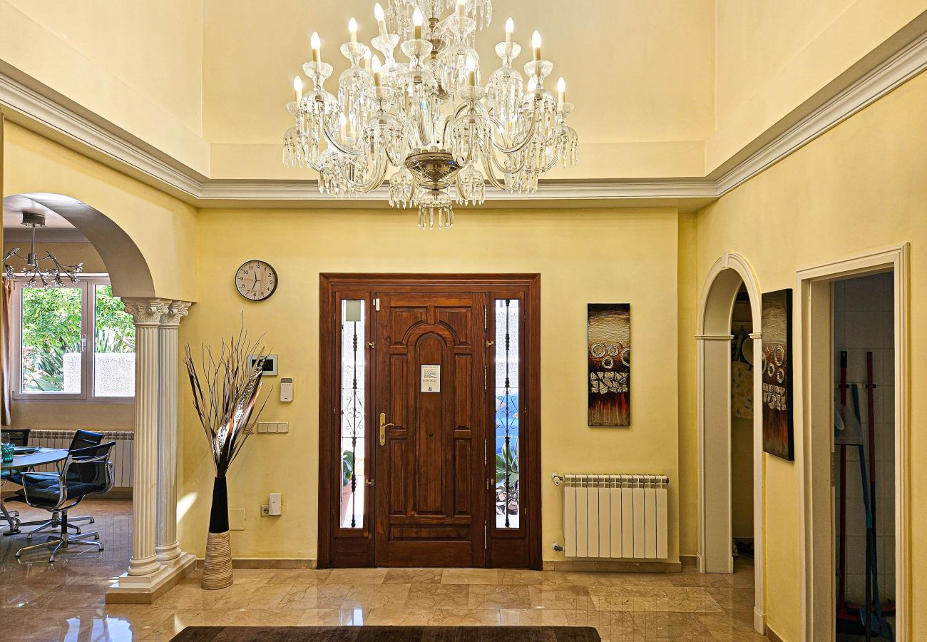 Villa in Mijas Costa - 3 Bedroom Villa with Sea Views and Private Pool