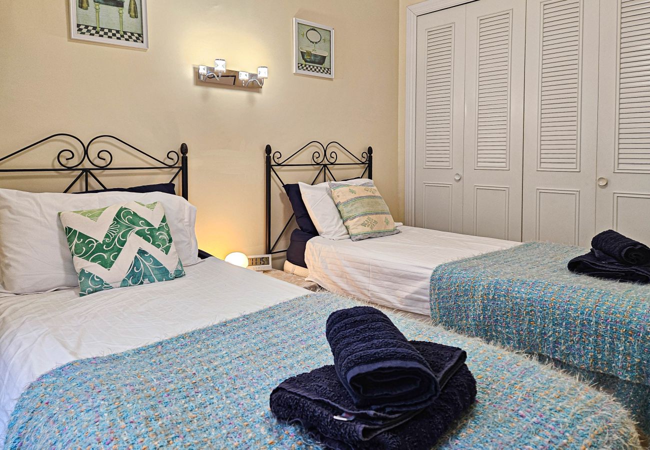 Villa in Mijas Costa - 3 Bedroom Villa with Sea Views and Private Pool