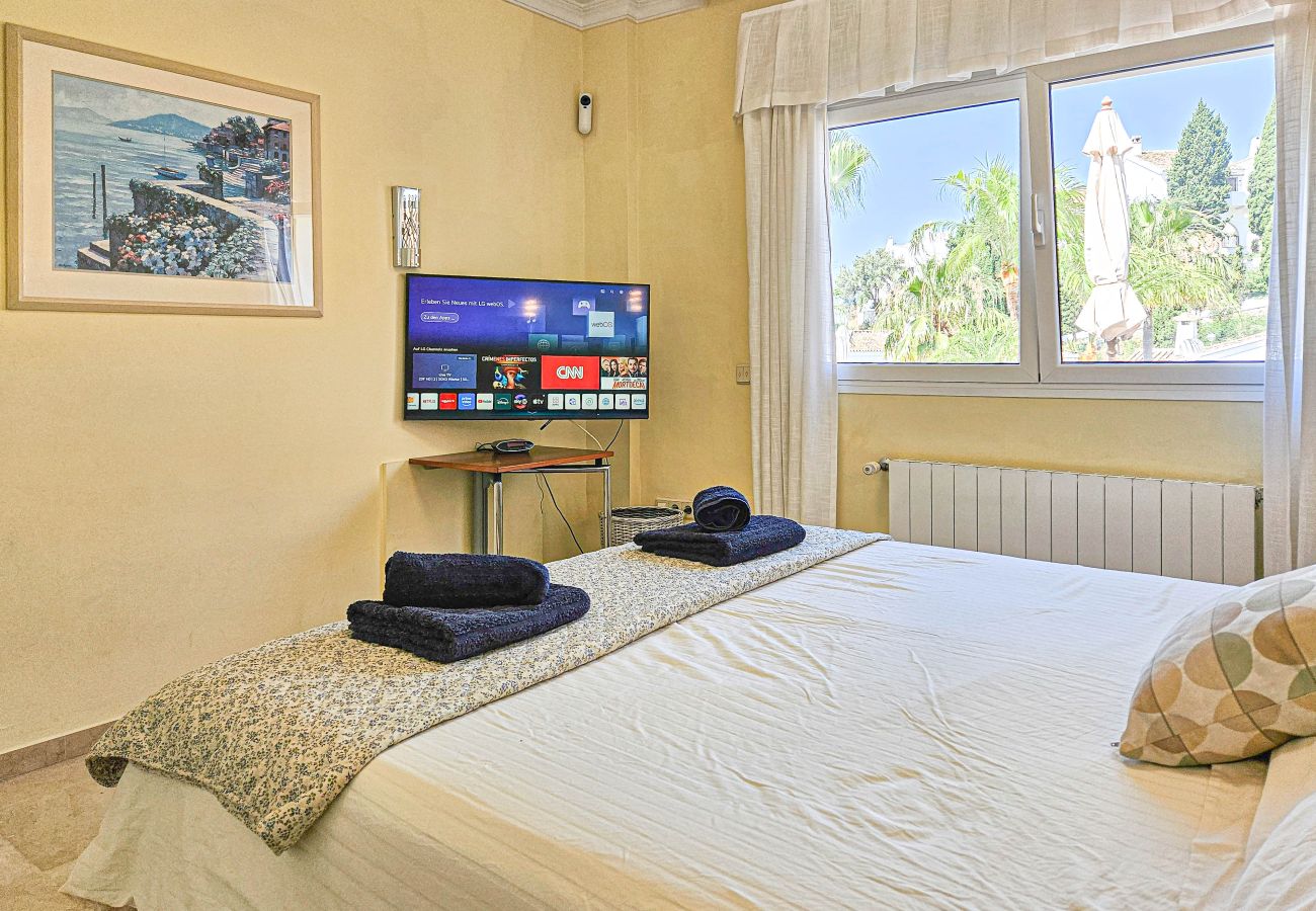 Villa in Mijas Costa - 3 Bedroom Villa with Sea Views and Private Pool