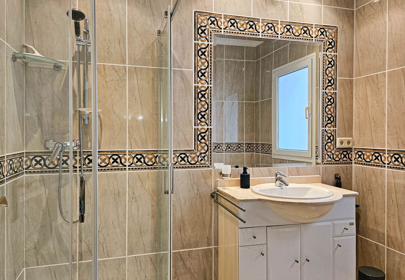 Villa in Mijas Costa - 3 Bedroom Villa with Sea Views and Private Pool