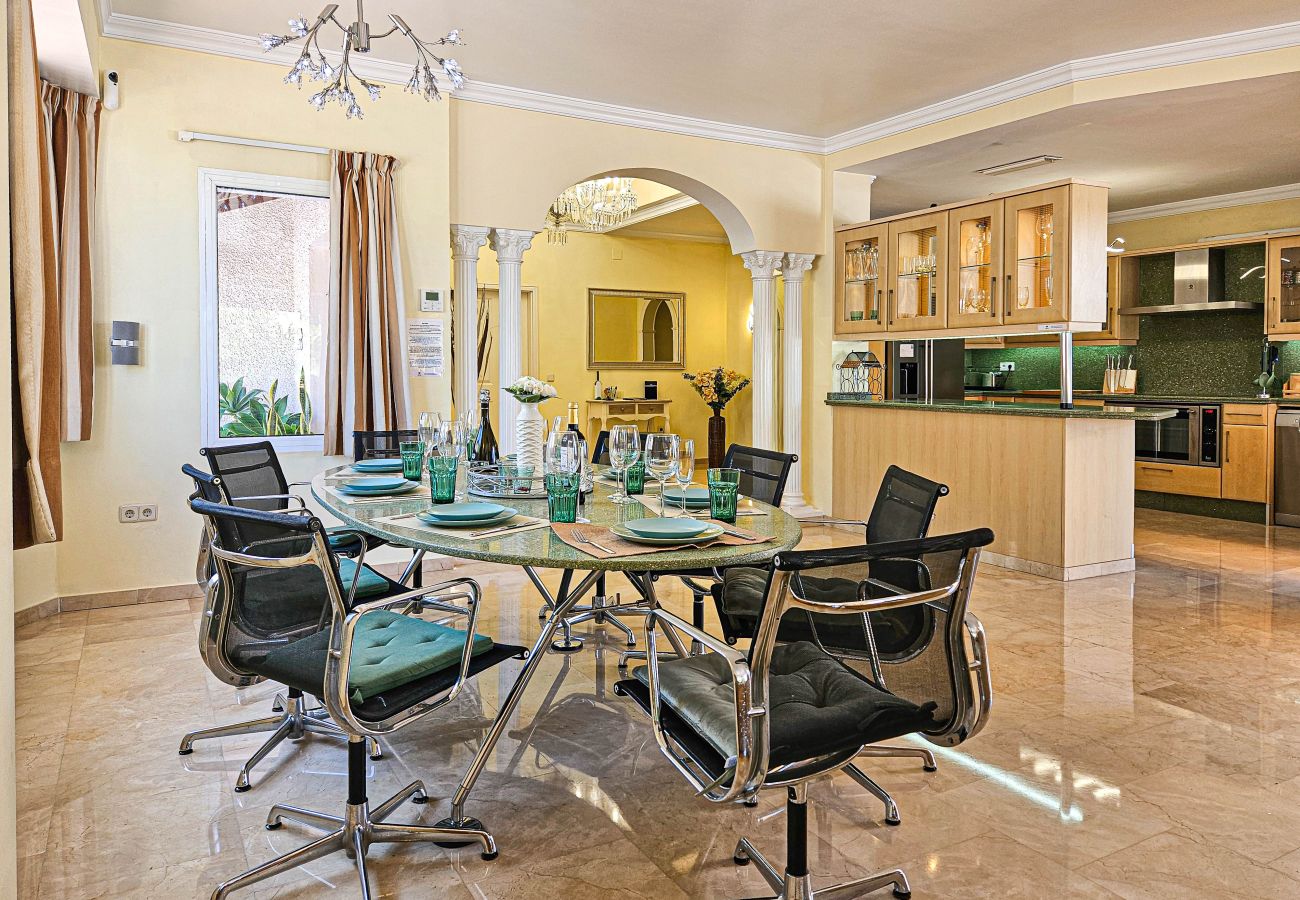 Villa in Mijas Costa - 3 Bedroom Villa with Sea Views and Private Pool