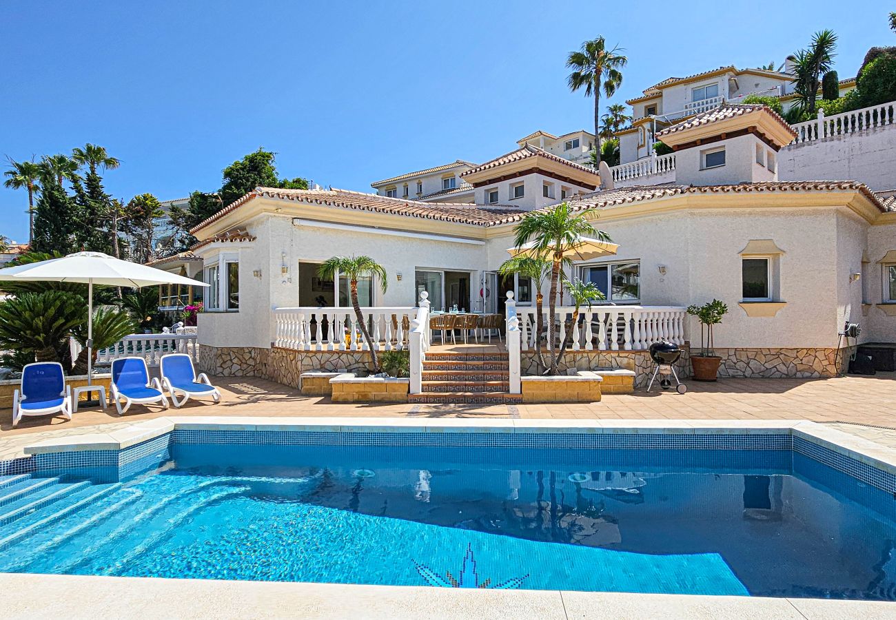 Villa in Mijas Costa - 3 Bedroom Villa with Sea Views and Private Pool