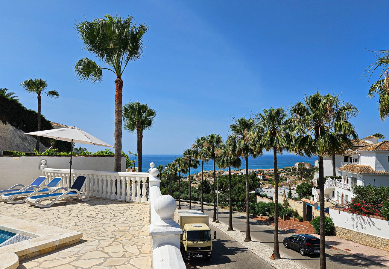 Villa in Mijas Costa - 3 Bedroom Villa with Sea Views and Private Pool