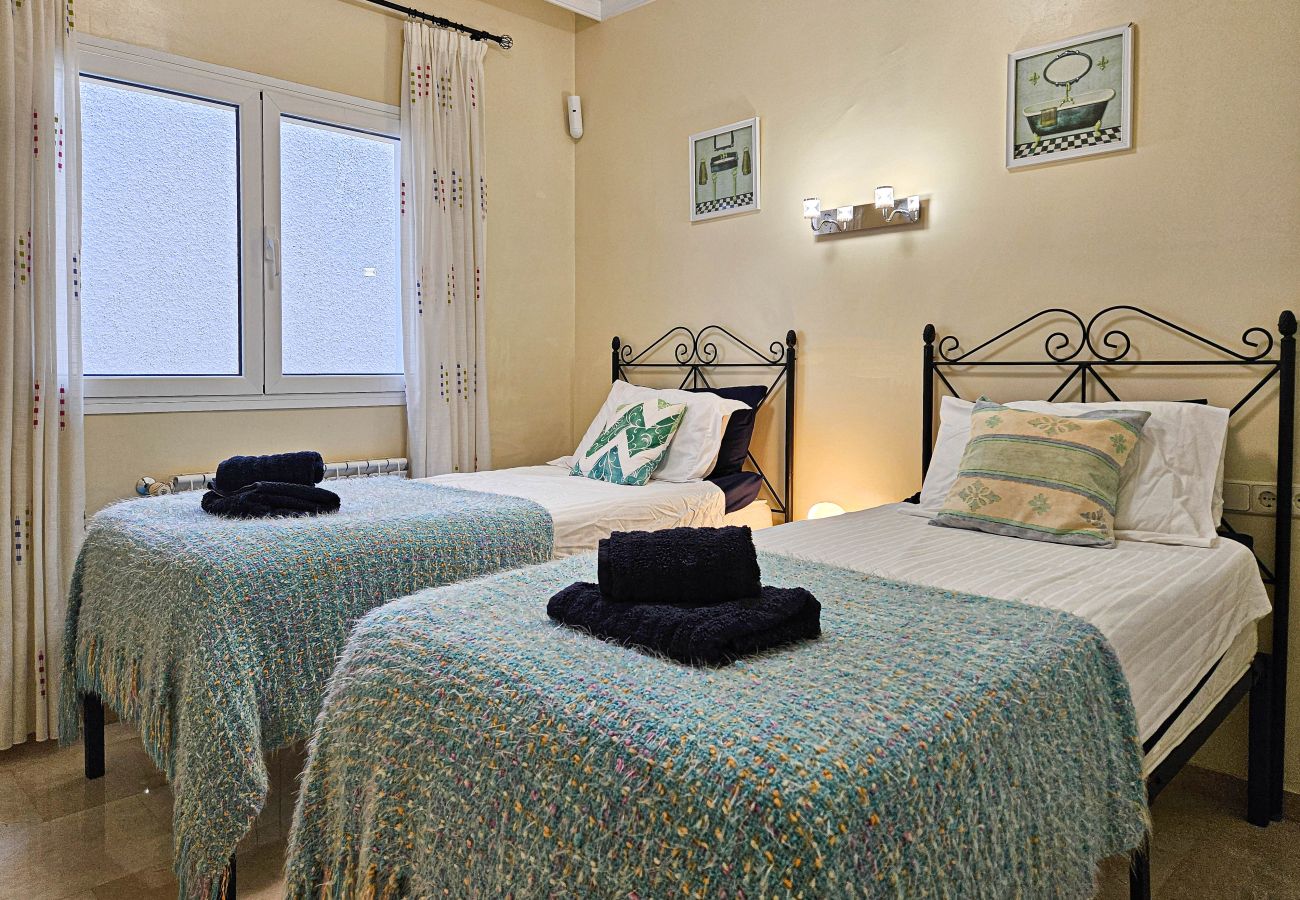 Villa in Mijas Costa - 3 Bedroom Villa with Sea Views and Private Pool