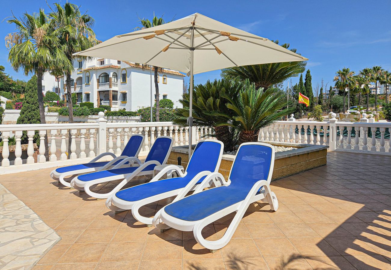 Villa in Mijas Costa - 3 Bedroom Villa with Sea Views and Private Pool