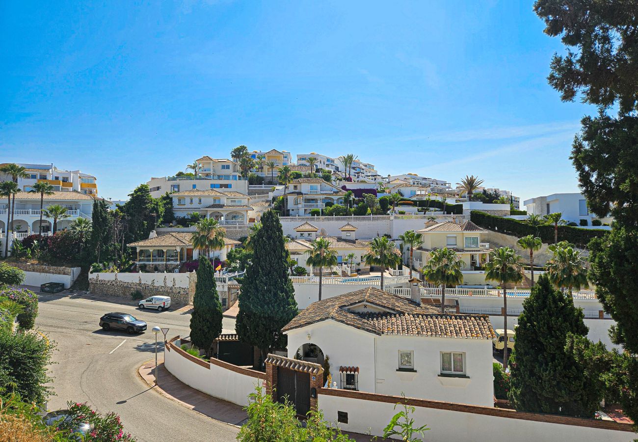 Villa in Mijas Costa - 3 Bedroom Villa with Sea Views and Private Pool