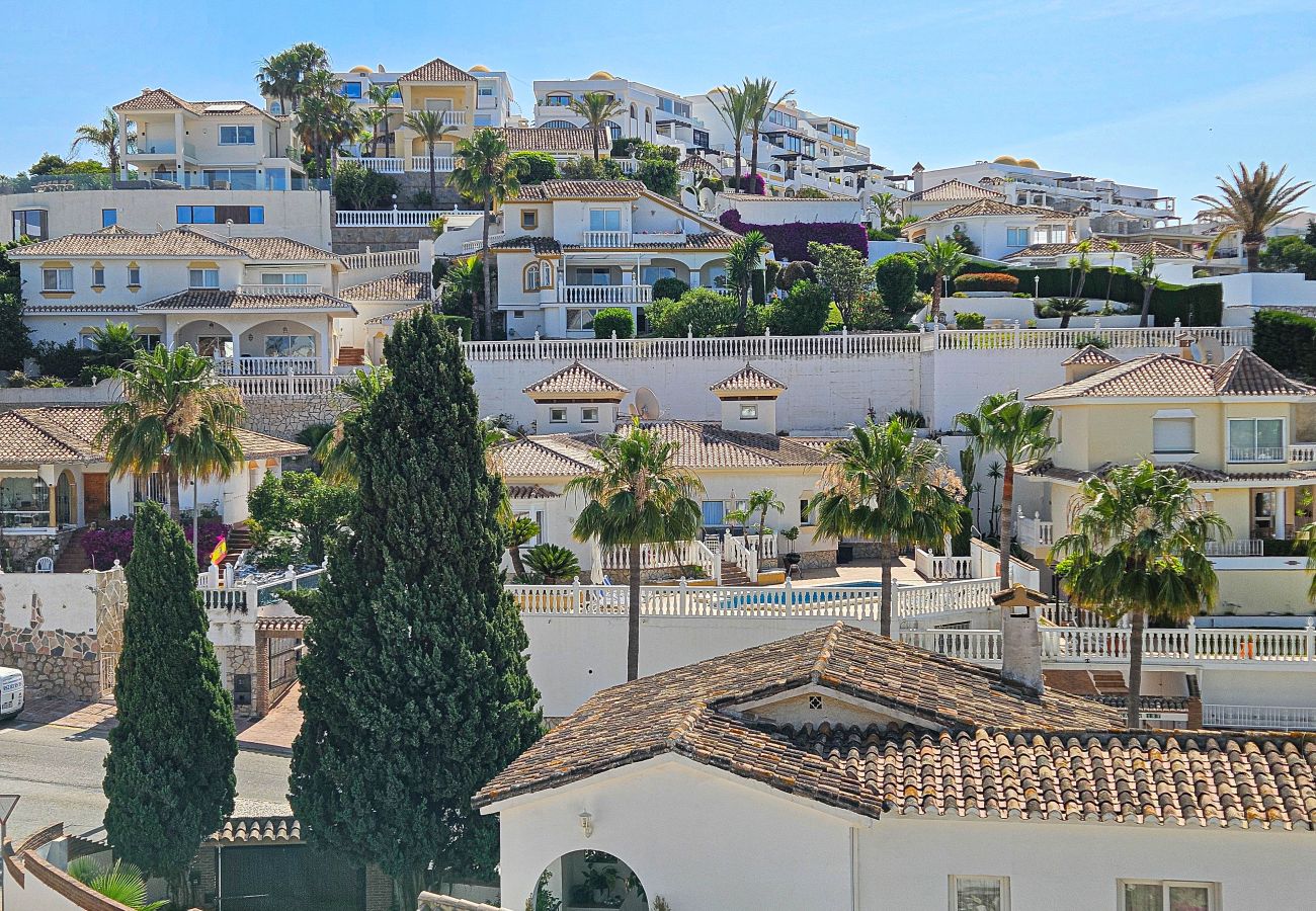Villa in Mijas Costa - 3 Bedroom Villa with Sea Views and Private Pool