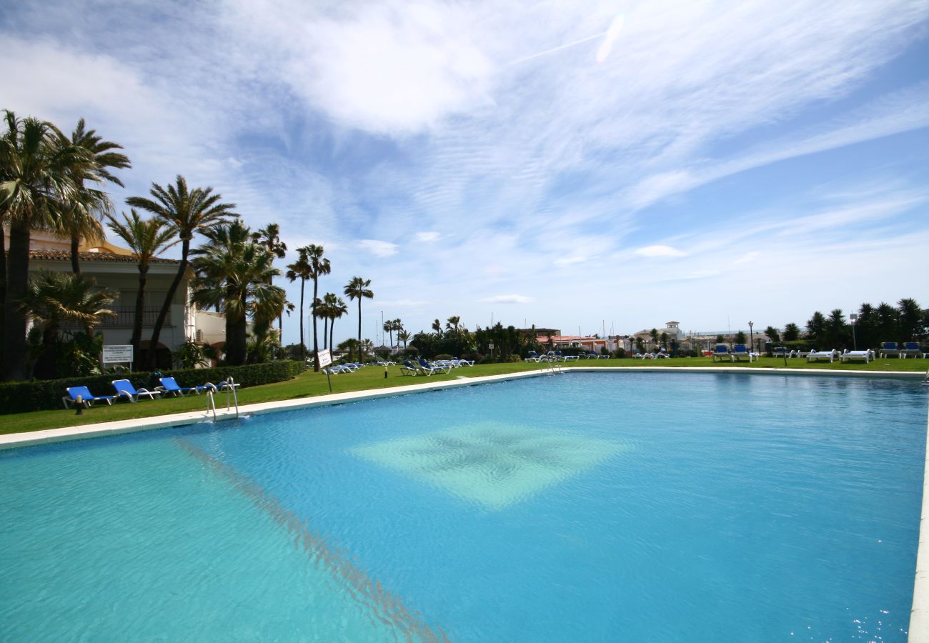 Apartment in Marbella - Two Bedroomed apartment to rent in Cabopino Port