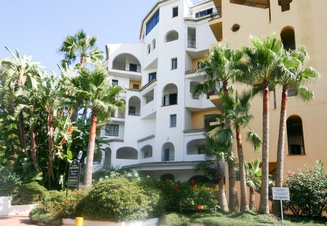 Apartment in Marbella - Two Bedroomed apartment to rent in Cabopino Port