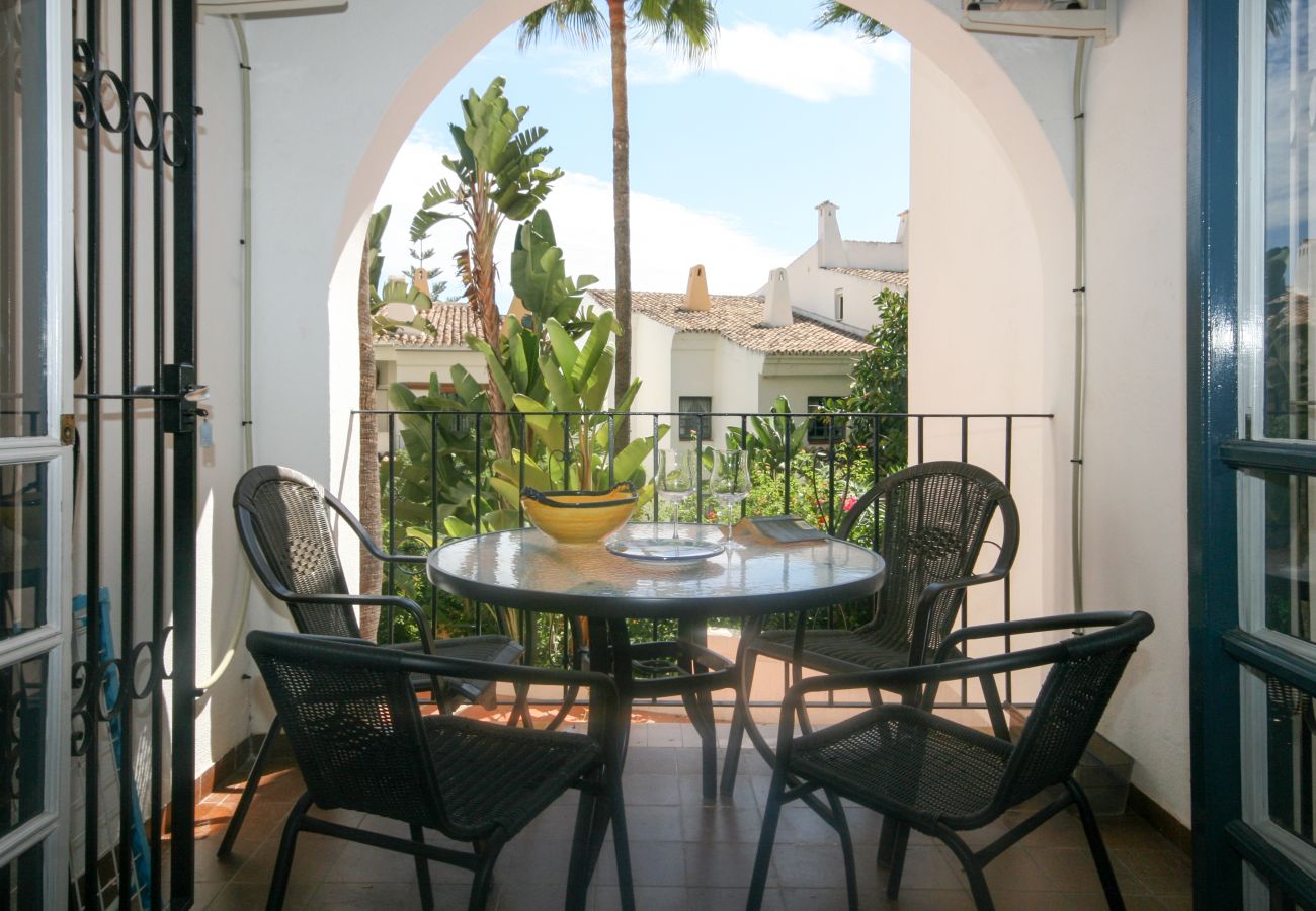 Apartment in Marbella - Two Bedroomed apartment to rent in Cabopino Port