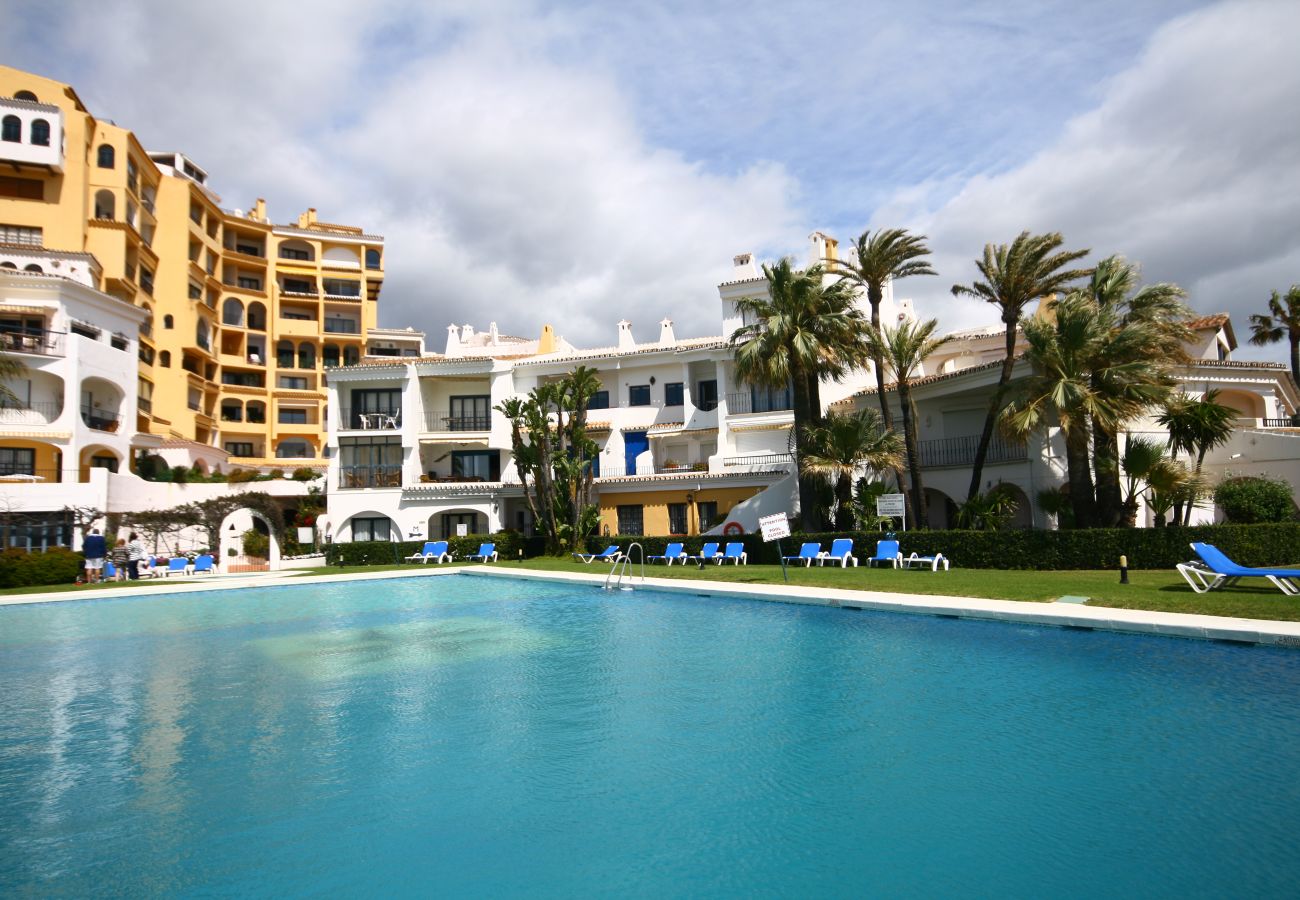 Apartment in Marbella - Two Bedroomed apartment to rent in Cabopino Port