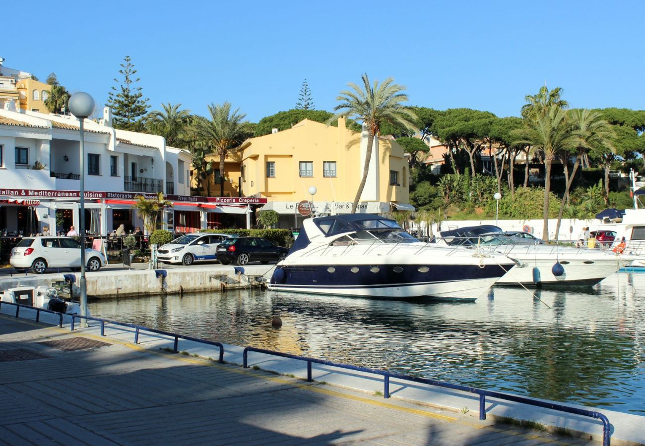 Apartment in Marbella - Two Bedroomed apartment to rent in Cabopino Port