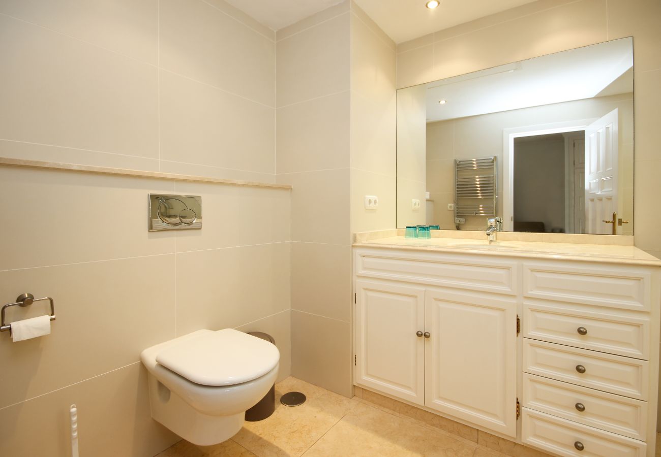 Villa in Marbella - Four bedroom villa with a private pool Las Chapas 80 metres from the beach