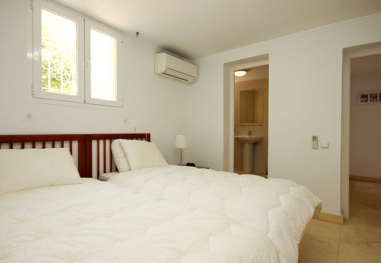 Villa in Marbella - Four bedroom villa with a private pool Las Chapas 80 metres from the beach