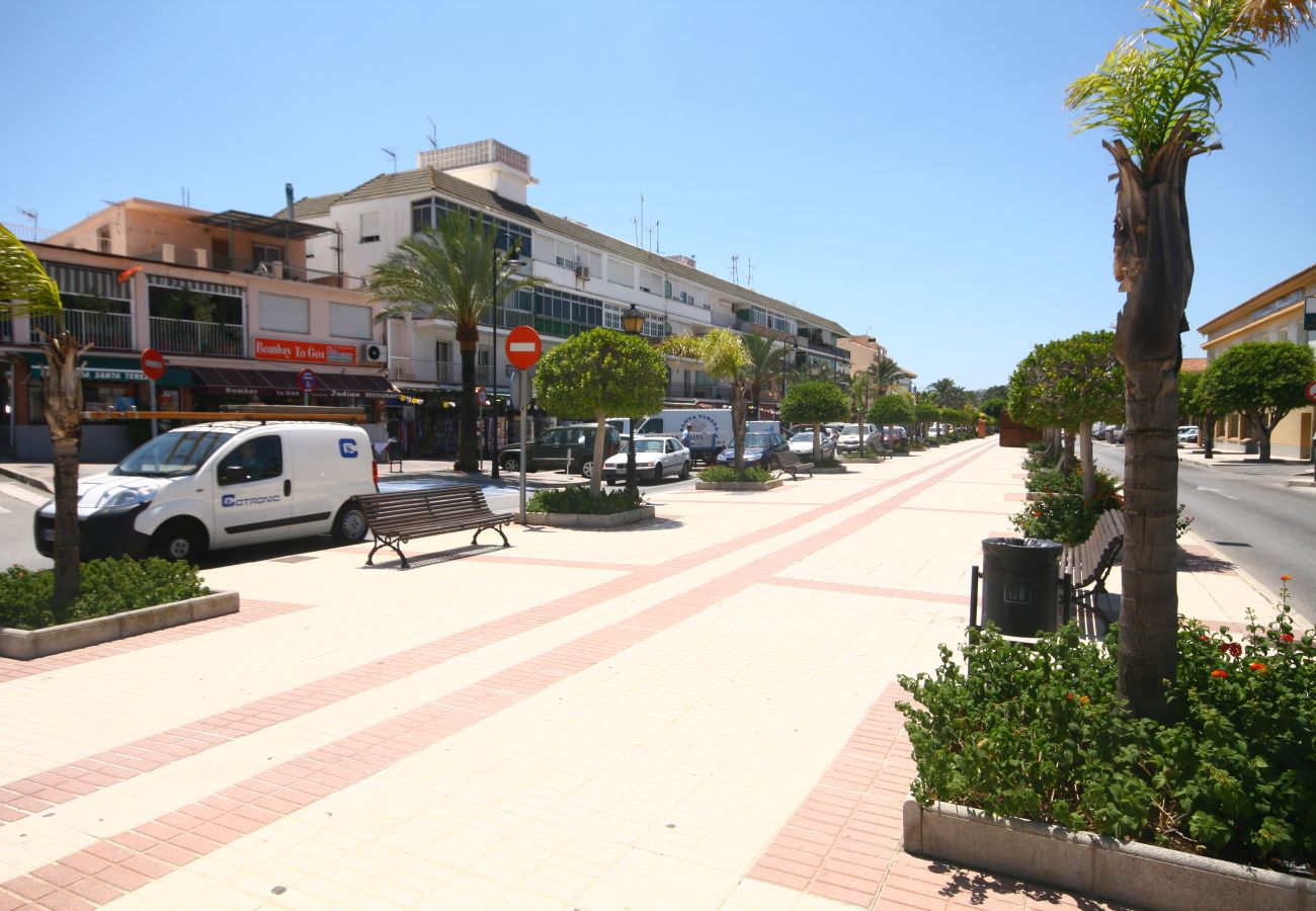 Apartment in La Cala de Mijas - Luxury 4 bedroom penthouse apartment in Dream gardens, La Cala de Mijas with extensive terraces offering a hot tub and plunge pool.