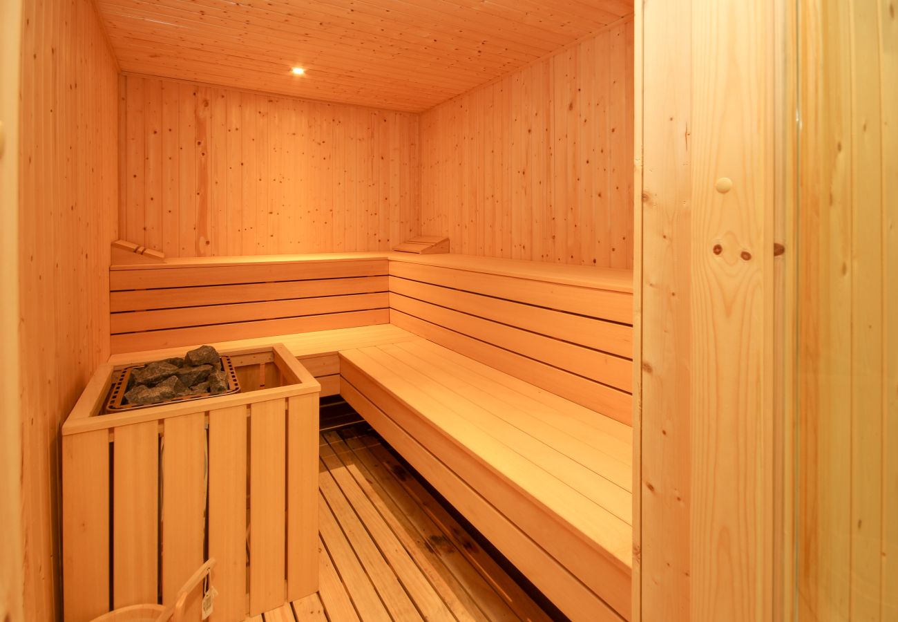 Apartment in La Cala de Mijas - Luxury 4 bedroom penthouse apartment in Dream gardens, La Cala de Mijas with extensive terraces offering a hot tub and plunge pool.