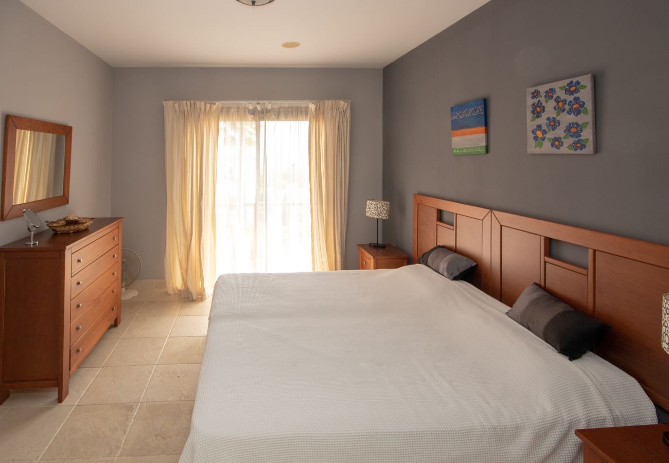 Apartment in Estepona - Luxurious Three Bedroom Apartment in Front Line Golf Complex