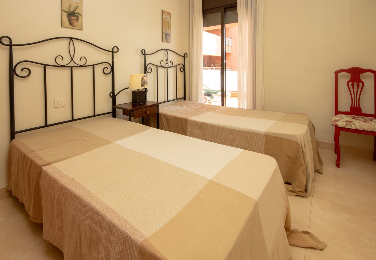 Apartment in Estepona - First Floor Two Bedroom Apartment Overlooking Pool