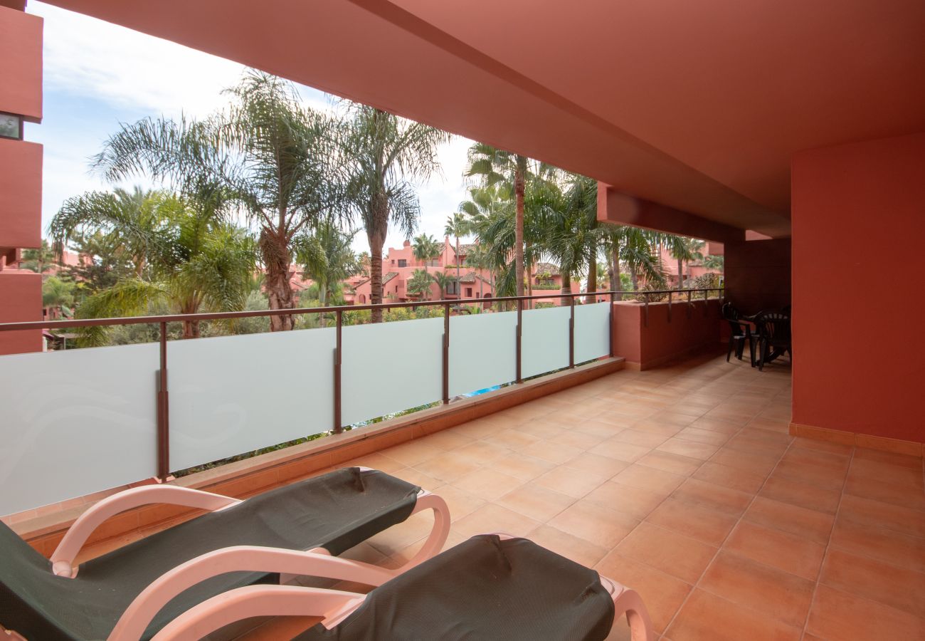 Apartment in Estepona - First Floor Two Bedroom Apartment Overlooking Pool