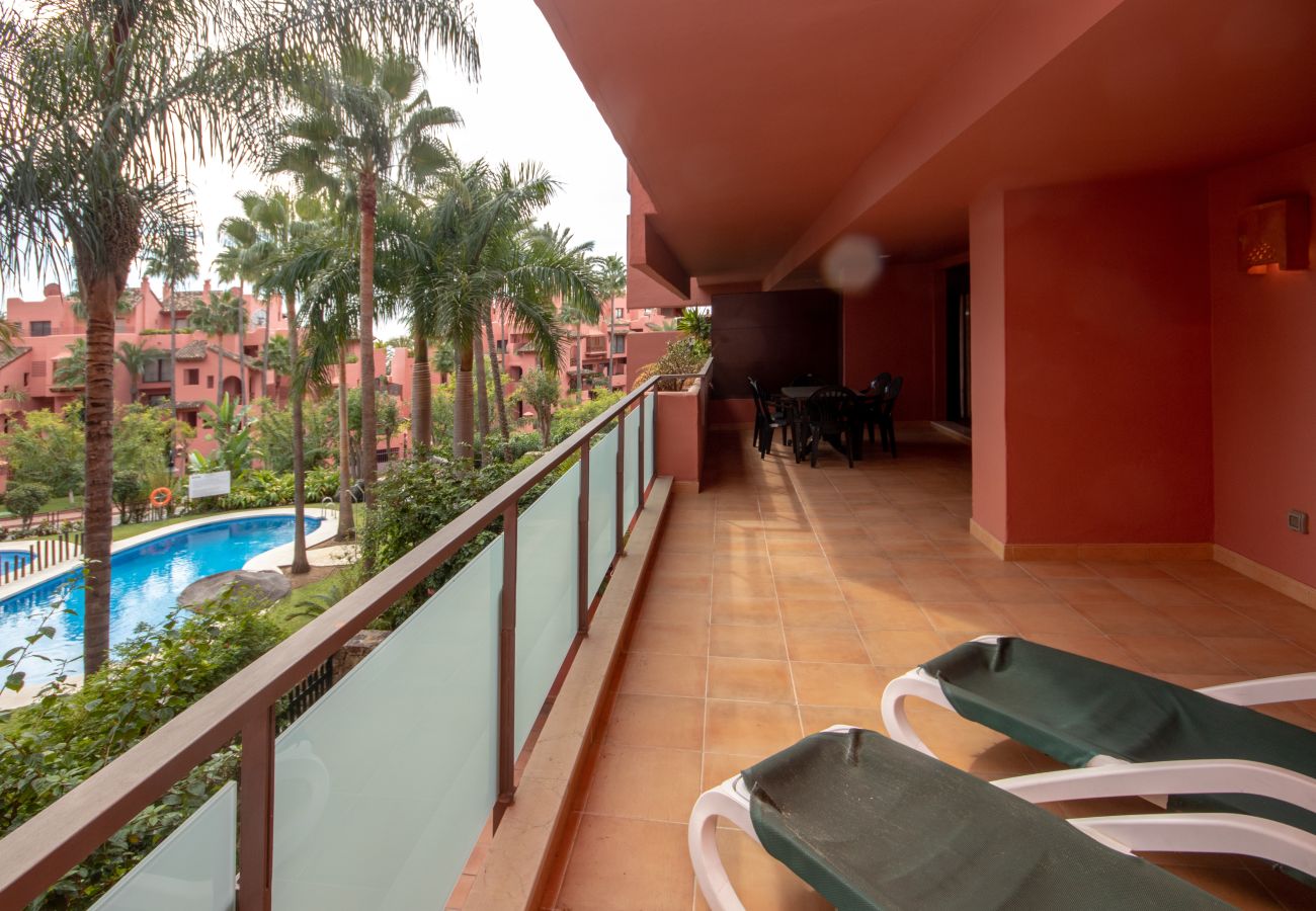 Apartment in Estepona - First Floor Two Bedroom Apartment Overlooking Pool