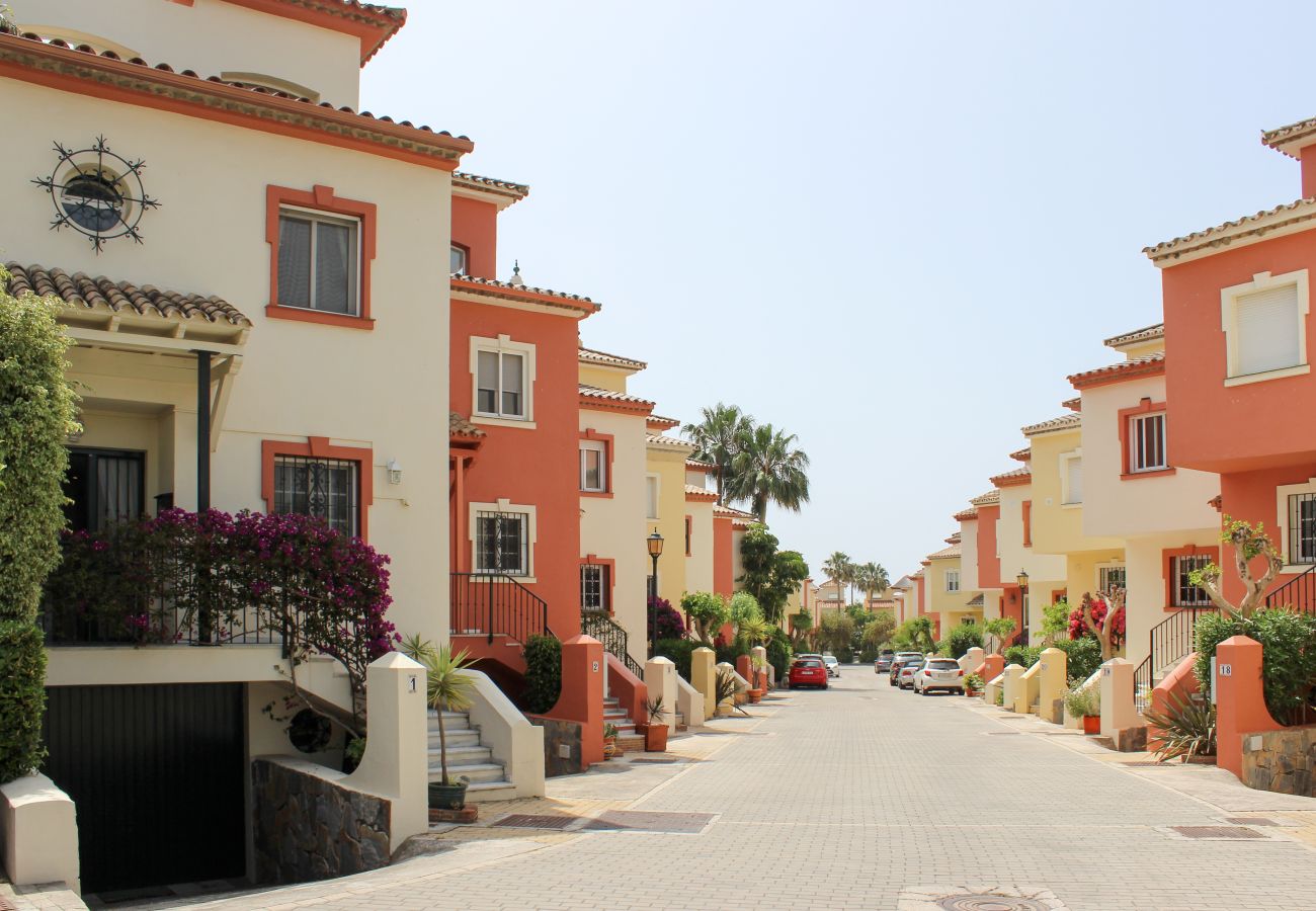Terraced House in Estepona - Three bedroom townhouse in Garden Beach Estepona