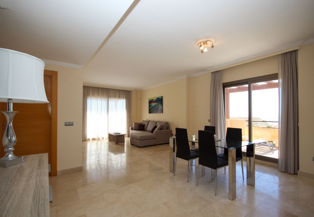 Apartment in Benahavís - 2 Bedroom penthouse near Benahavis with stunning views