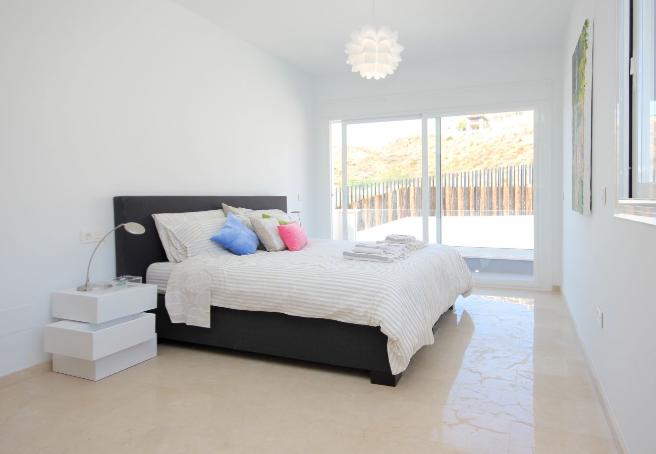 Villa in Mijas Costa - Spectacular 4 bedroom villa front line golf with private pool and sea views La Cala de Mijas