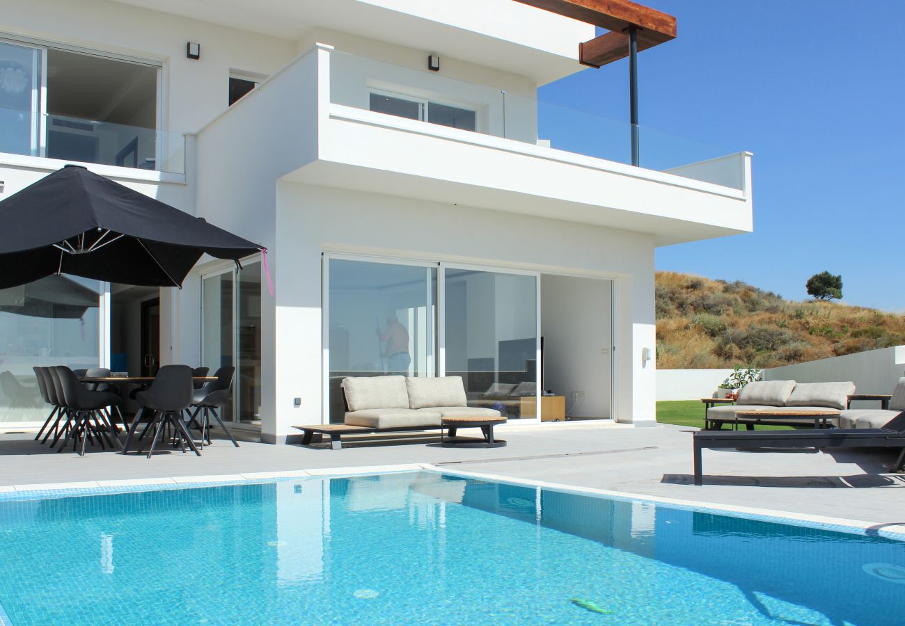 Villa in Mijas Costa - Spectacular 4 bedroom villa front line golf with private pool and sea views La Cala de Mijas