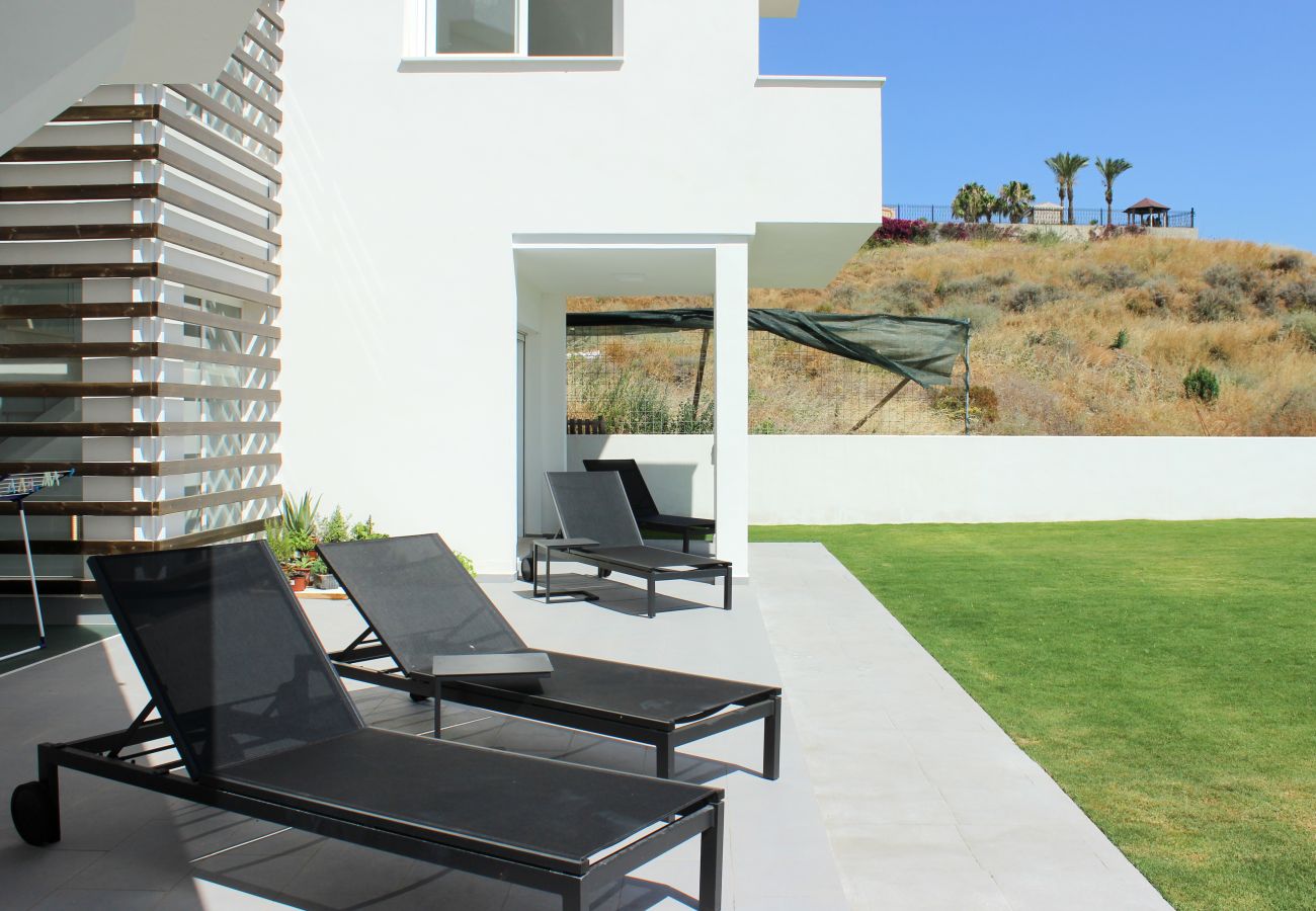 Villa in Mijas Costa - Spectacular 4 bedroom villa front line golf with private pool and sea views La Cala de Mijas