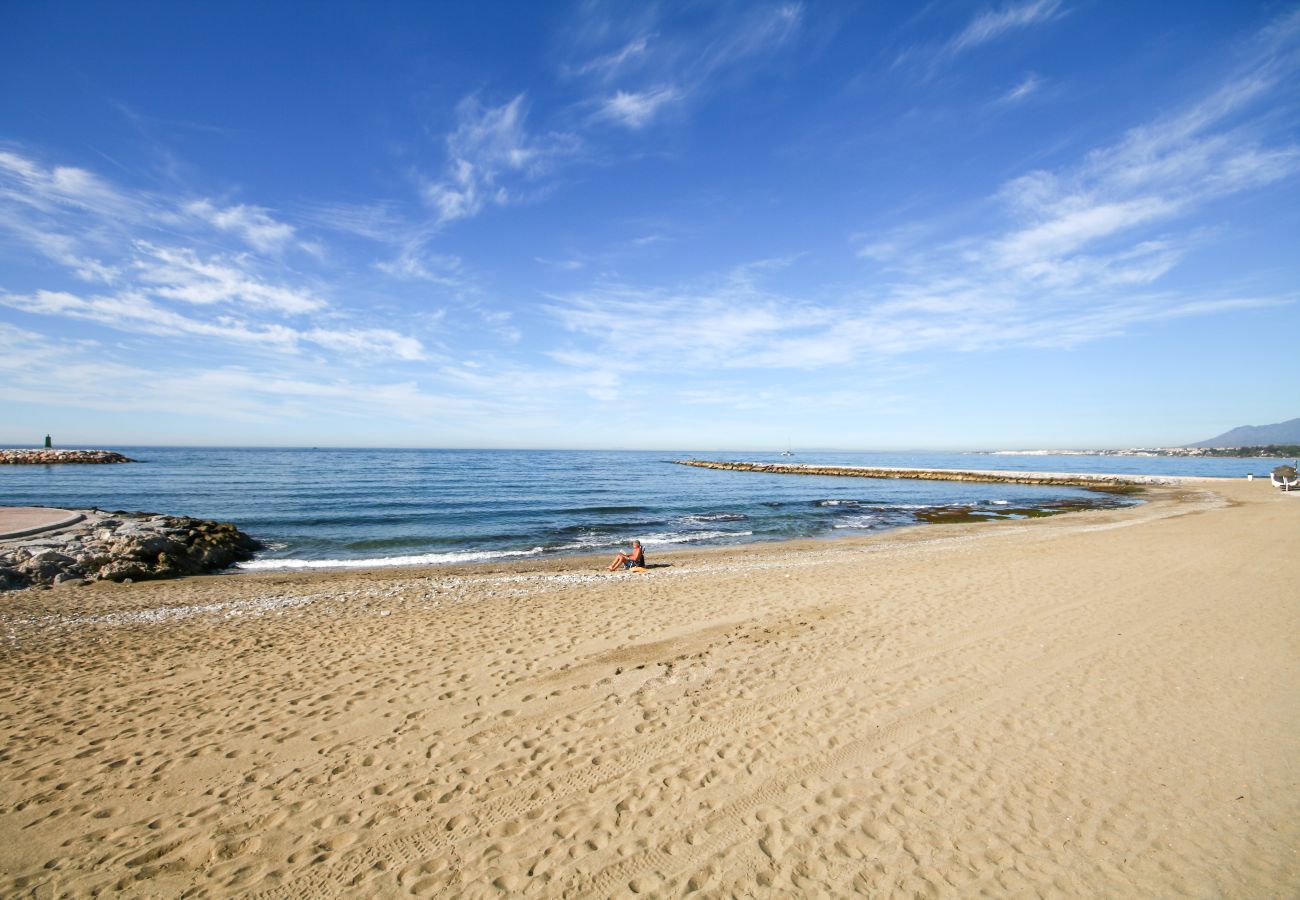 Terraced House in Marbella - Three bedroom town house to rent in Los Altos de Marbella