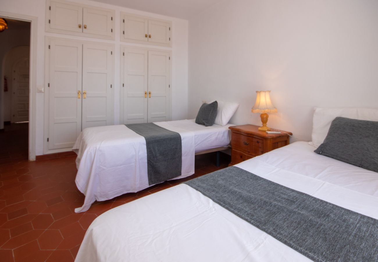 Terraced House in Marbella - Three bedroom town house to rent in Los Altos de Marbella